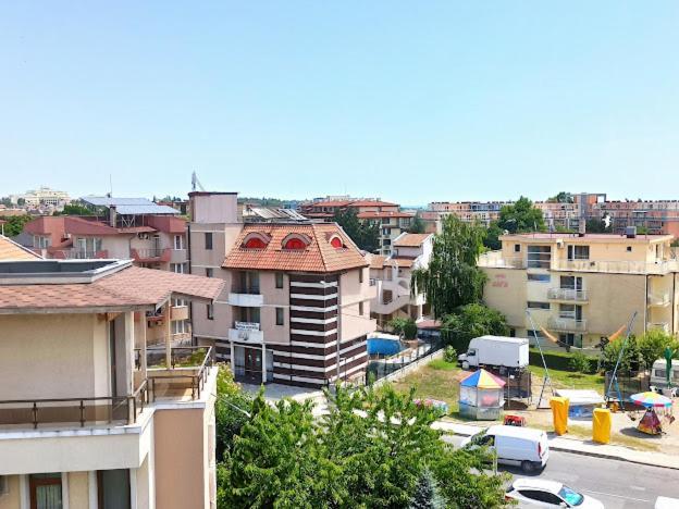 Голям Апартамент С Прекрасна Гледка Кьм Морето Rawda Exterior foto